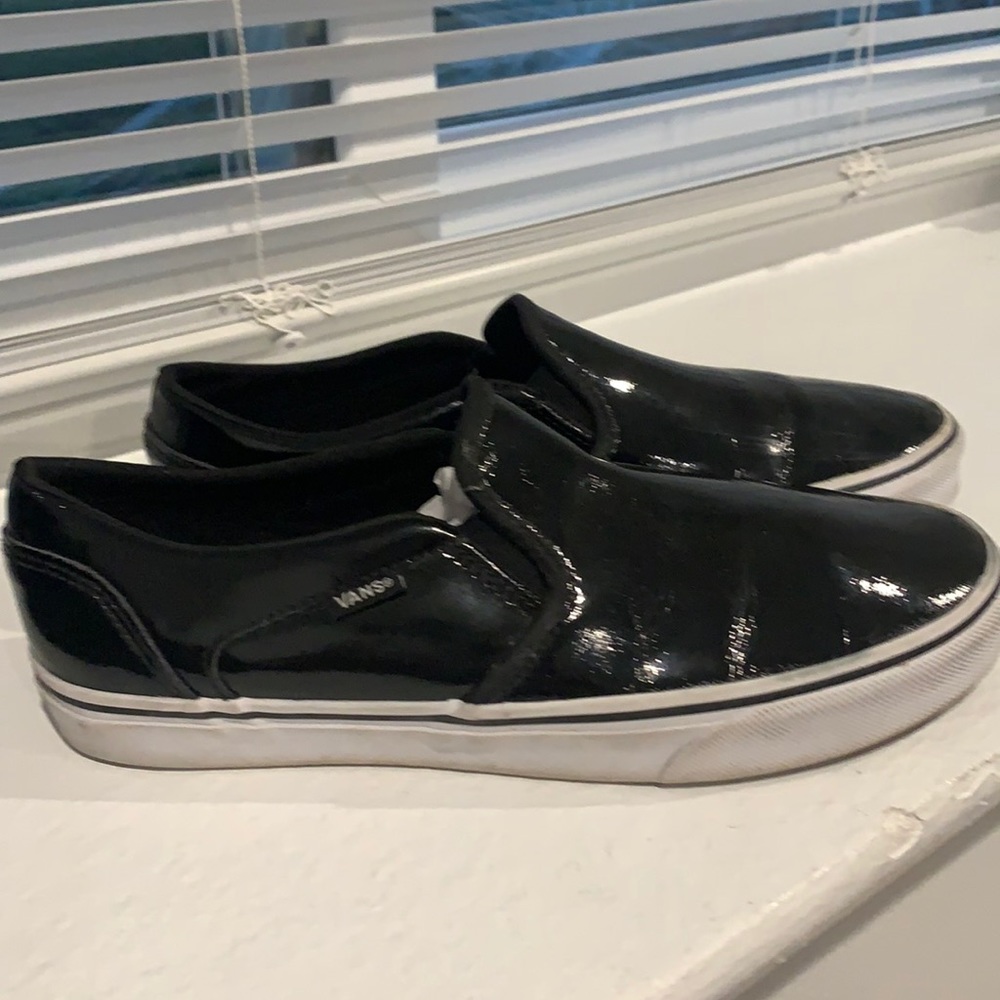 Black and white Vans size 11